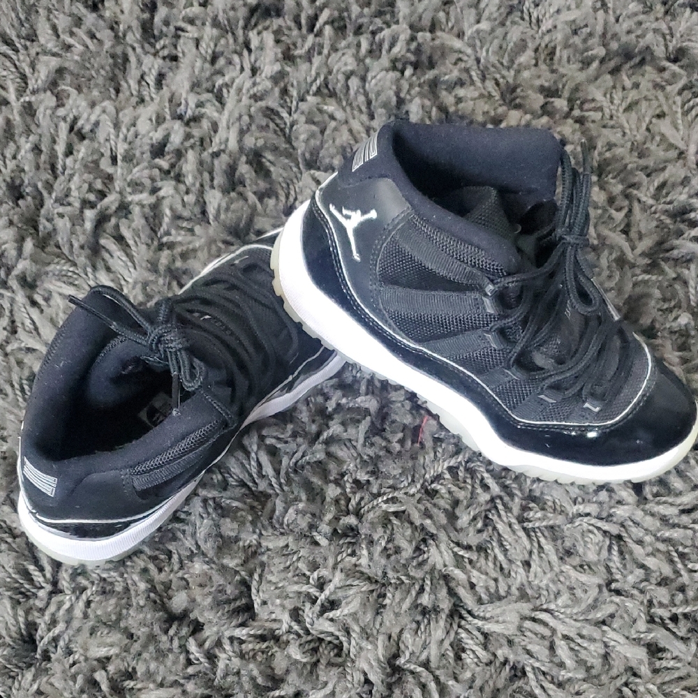 Nike Kids Black and White Sneakers